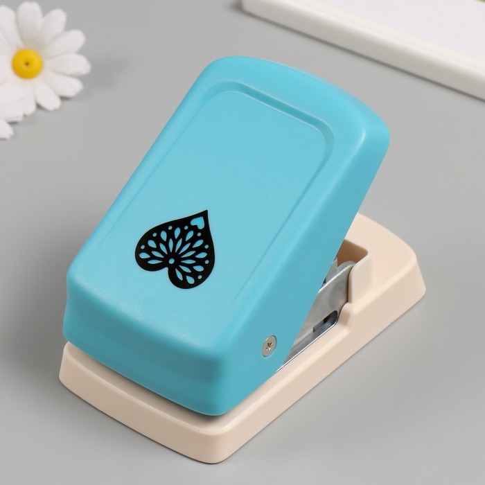 Дырокол фигурный рисунок 5х5 см Дырокол фигурный рисунок 5х5 см "Сердце фигурное" 8.6х14,6х6,9 см