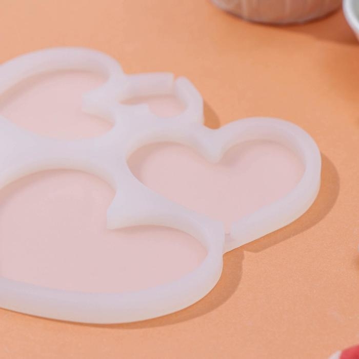Форма для леденцов «Сердечки», силикон, 16×14×0,7 см, 6 ячеек, цвет белый Форма для леденцов «Сердечки», силикон, 16×14×0,7 см, 6 ячеек, цвет белый
