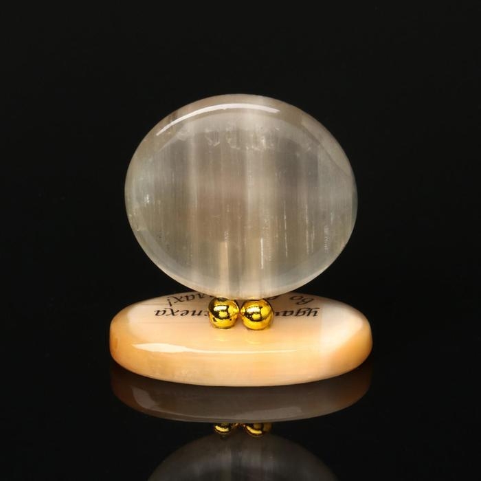 Изделие на подставке №3 Изделие на подставке №3"Мандала", селенит