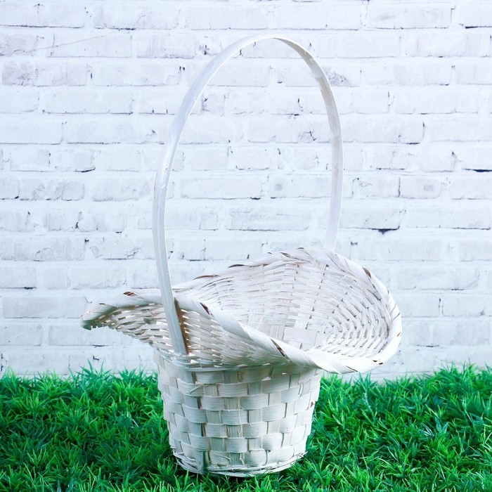 Корзина плетёная, бамбук, белая Корзина плетёная, бамбук, белая