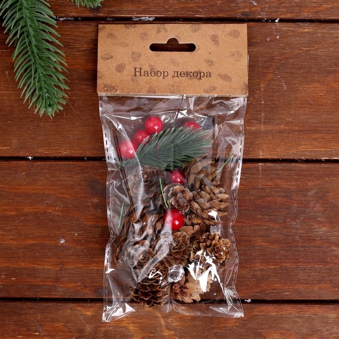 Набор новогоднего декора «Шишки и ягодки» Набор новогоднего декора «Шишки и ягодки»
