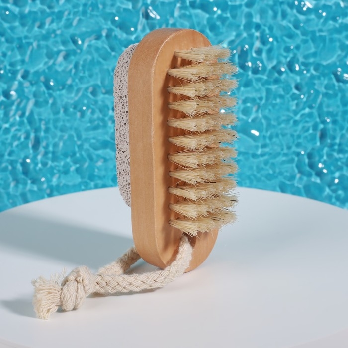 Пемза для педикюра с щёткой, с подвесом, натуральная щетина, 9,5 × 4 см, в коробке, цвет бежевый Пемза для педикюра с щёткой, с подвесом, натуральная щетина, 9,5 × 4 см, в коробке, цвет бежевый