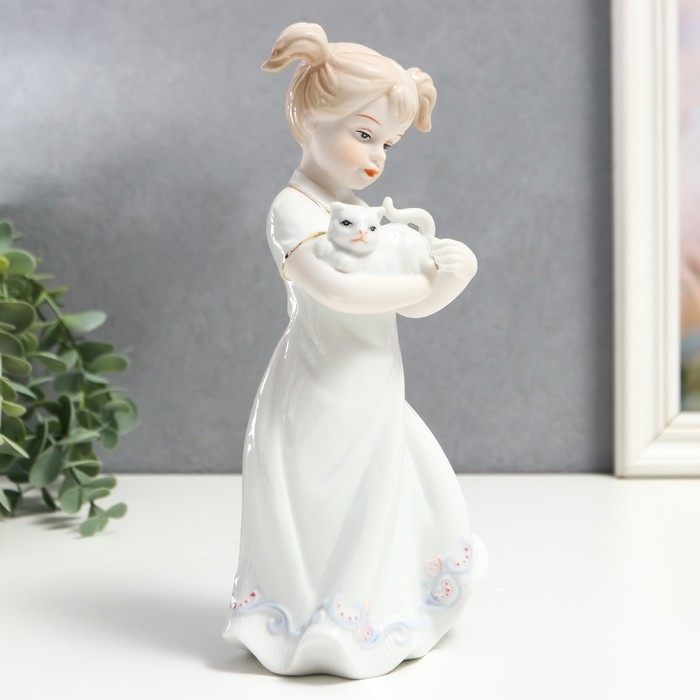 Сувенир керамика  Сувенир керамика "Девочка с хвостиками, с котёнком на руках" 22,5х7х12 см