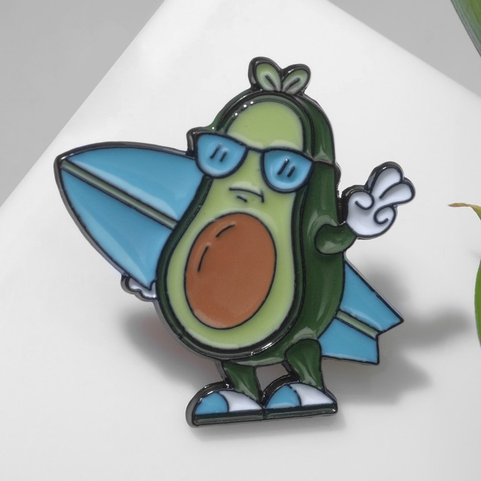 Значок «Авокадо» сёрфер, цветной в чёрном металле Значок «Авокадо» сёрфер, цветной в чёрном металле