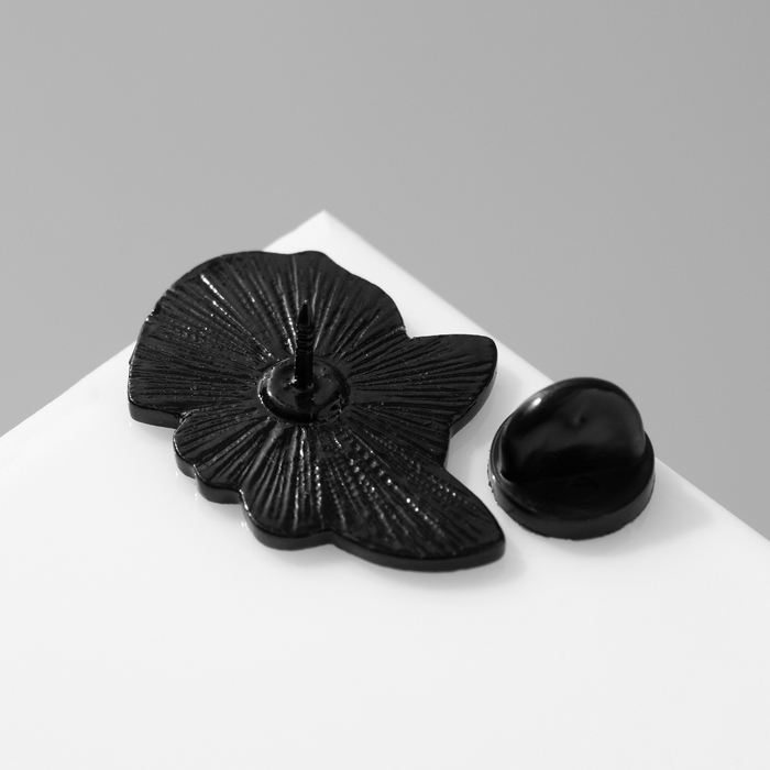 Значок «Лисёнок» спящий, цветной в чёрном металле Значок «Лисёнок» спящий, цветной в чёрном металле