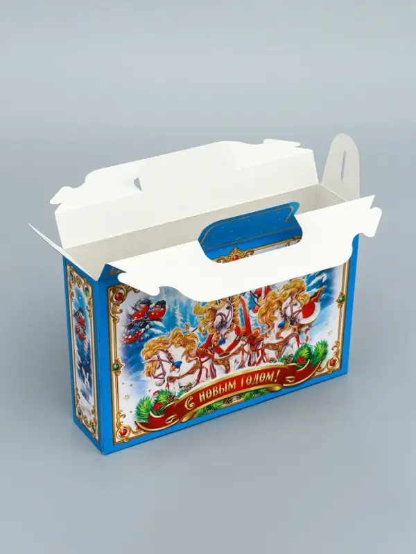 Коробка подарочная новогодняя «Тройка» голубая 26×23×7 см Коробка подарочная новогодняя «Тройка» голубая 26×23×7 см