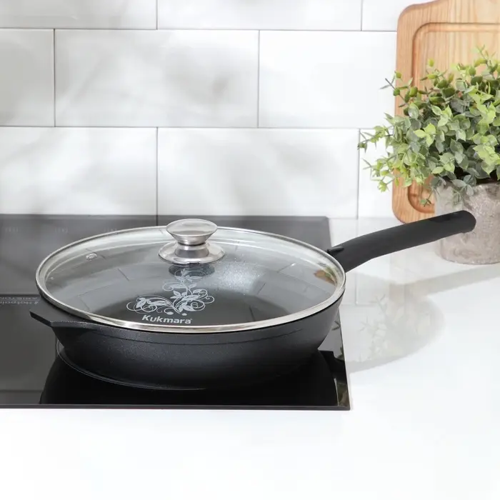 Сковорода KUKMARA &laquo;Традиция&raquo;, d=26 см, стеклянная крышка, съёмная ручка, антипригарное покрытие, алюминий, чёрная