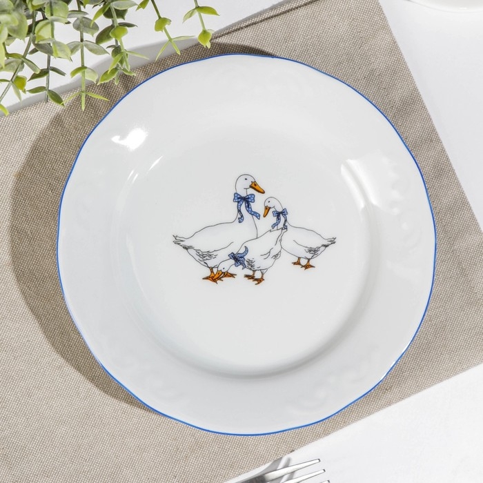 Тарелка фарфоровая «Гуси», d=20 см, МИКС, цвет белый Тарелка фарфоровая «Гуси», d=20 см, МИКС, цвет белый