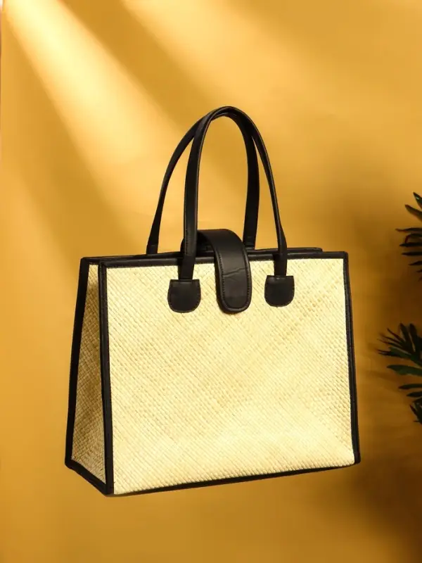 Сумка плетёная на застёжке из пандана 41х16х50 см, бежево-чёрный