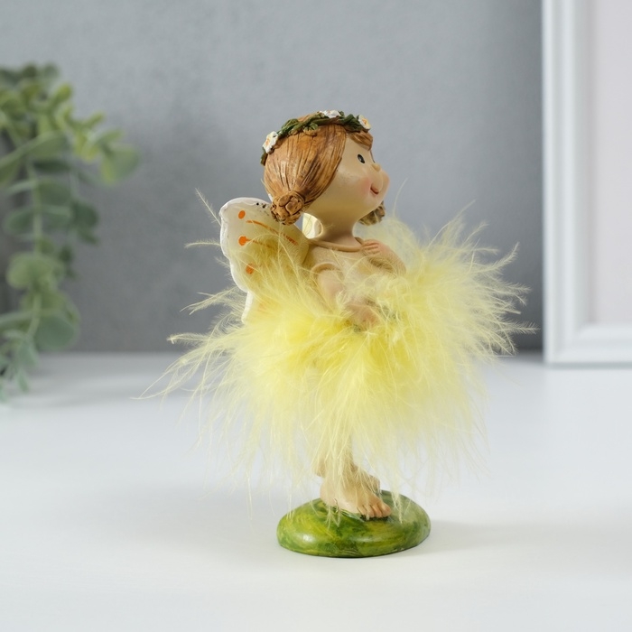 Сувенир полистоун  Сувенир полистоун "Малышка фея в жёлтом платье, с цветочком" 8х6х13 см
