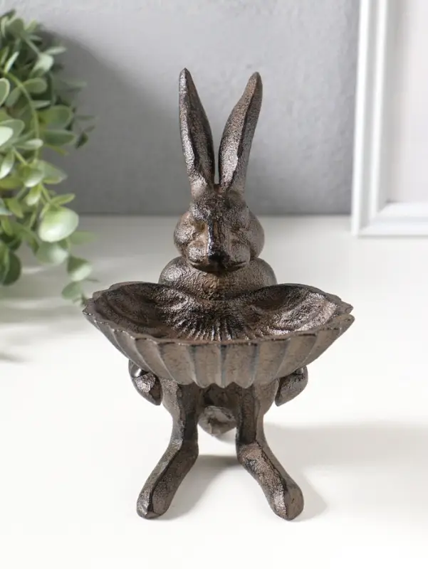 Сувенир чугун подставка, кормушка для птиц "Заяц с ракушкой" 14х11,5х16,5 см