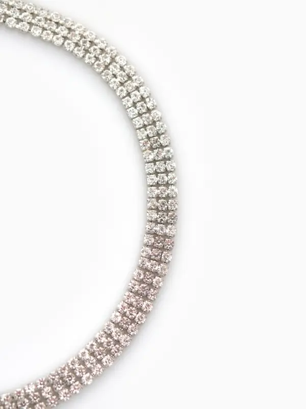 Набор 2 предмета: серьги, чокер &laquo;Лёд&raquo;, три ряда, белый в серебре, 30 см