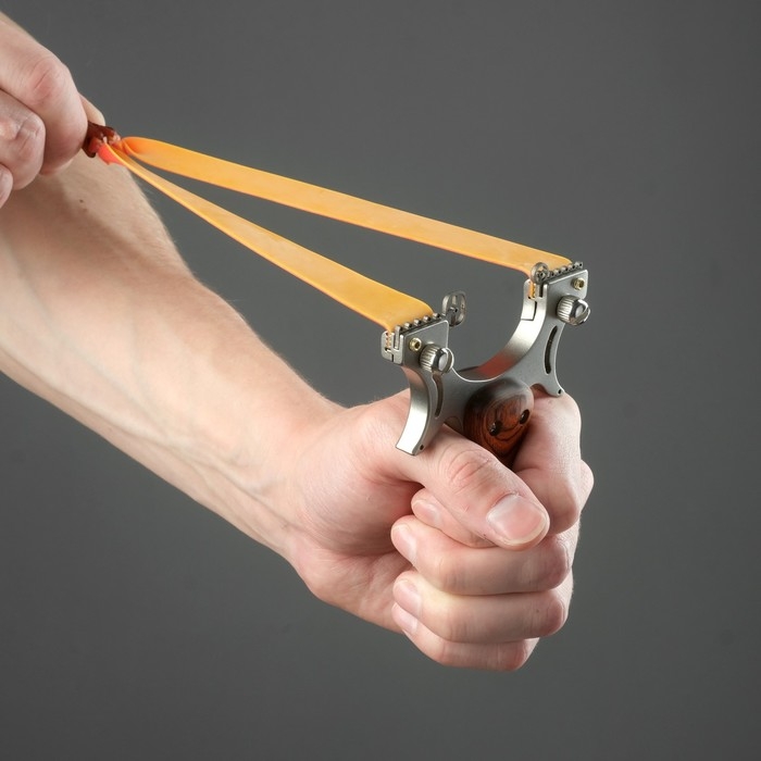 Рогатка металлическая с прицелом, деревянная рукоять, микс Рогатка металлическая с прицелом, деревянная рукоять, микс