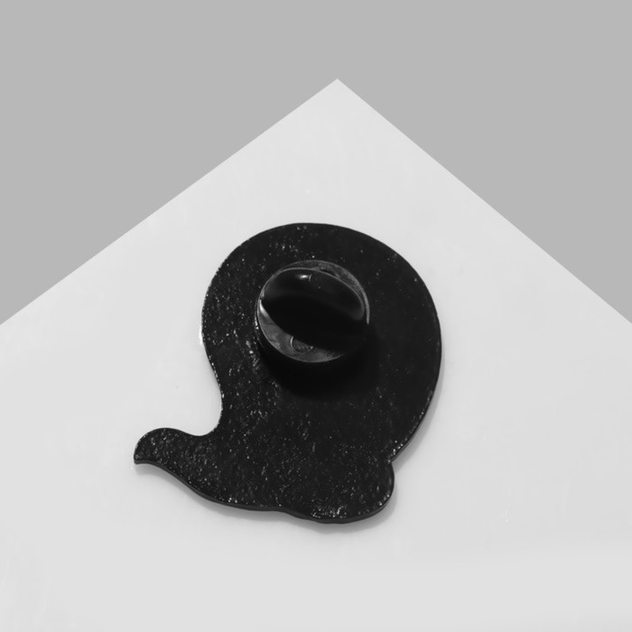 Значок «Привидение » с корзинкой, цвет бело-оранжевый в чёрном металле Значок «Привидение » с корзинкой, цвет бело-оранжевый в чёрном металле