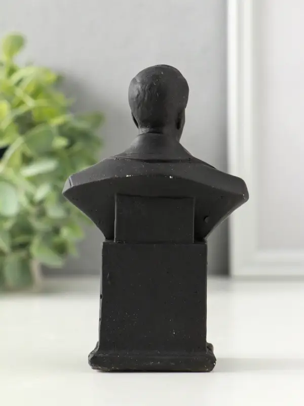 Бюст Дзержинского Ф.Э., гипс, 12&times;7.5&times;4 см, графит