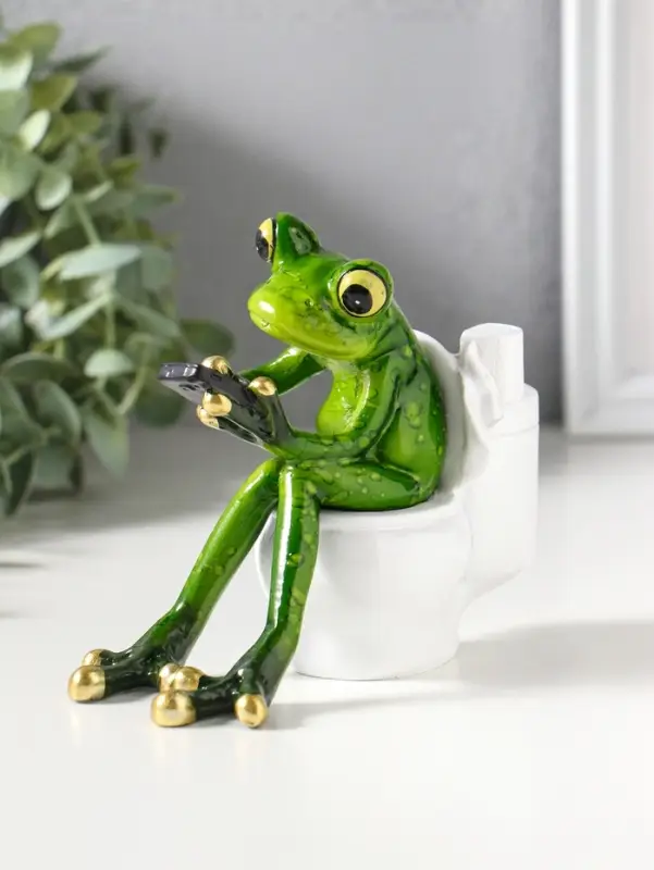 Фигурка полистоун лак &laquo;Лягушонок на унитазе с телефоном&raquo;, 12.5&times;8&times;11 см