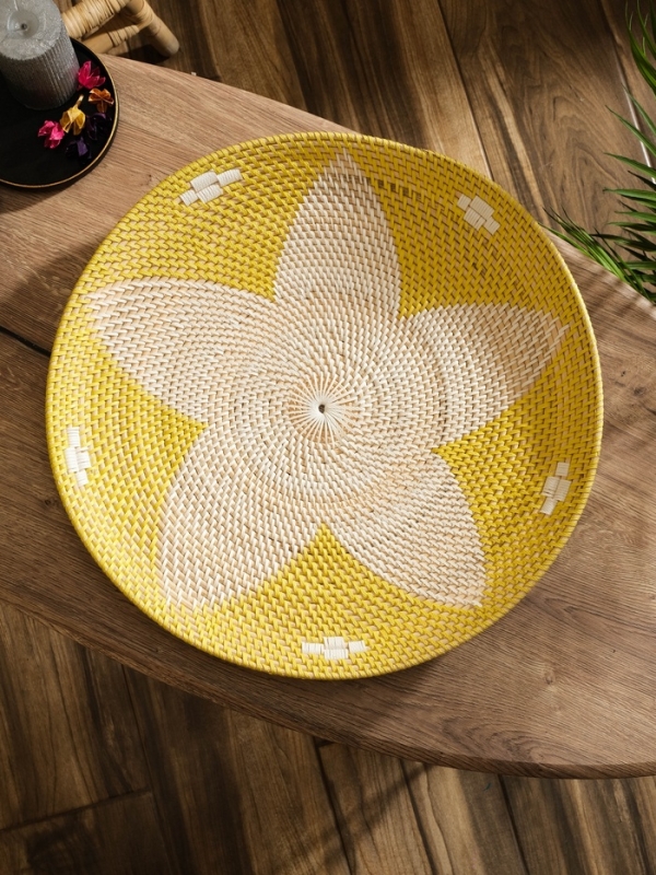 Тарелка декоративная плетеная ротанг "Цветок", 50х50х5 см, жёлтый