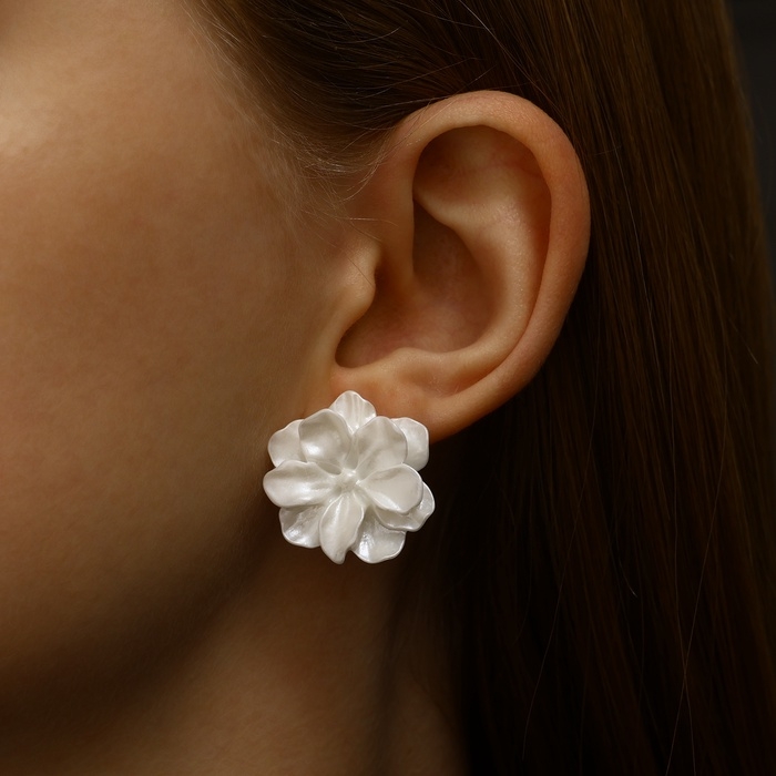 Серьги пластик «Распустившийся бутон» сияние, цвет белый Серьги пластик «Распустившийся бутон» сияние, цвет белый