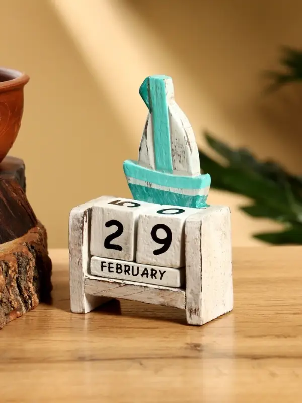 Календарь настольный "Парусник" дерево 7х4х11 см,