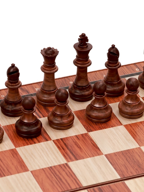 Шахматы 25 х 22 см, король h-4.5 см, пешка h-2.5 см Шахматы 25 х 22 см, король h-4.5 см, пешка h-2.5 см