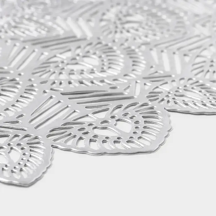 Салфетки сервировочные на стол Доляна &laquo;Цунами&raquo;, d=38 см, 4 шт., серебряные