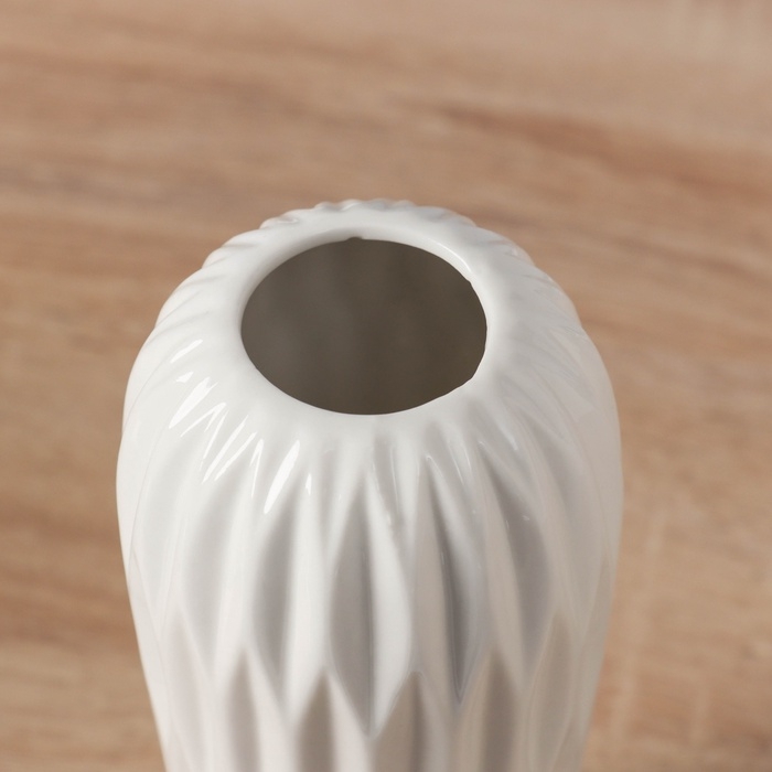 Ваза керамика настольная Ваза керамика настольная "Теган" рельеф, 17,5х7,5 см, белый