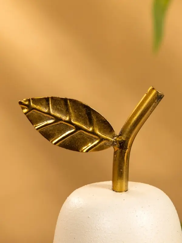 Сувенир "Груша с золотым листом" 12х12х25 см, цв. матовый белый