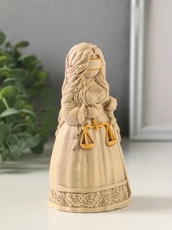 Фигурка гипс &laquo;Берегиня Судебница&raquo;, 13.5&times;7&times;6 см, слоновая кость