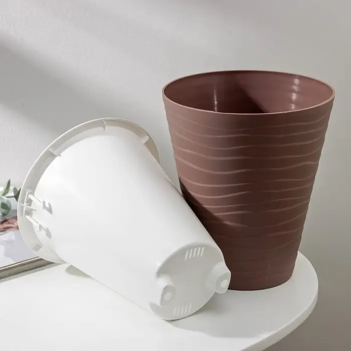 Кашпо для цветов со вставкой «Валенсия», 2,8 л, цвет мокко Кашпо для цветов со вставкой «Валенсия», 2,8 л, цвет мокко