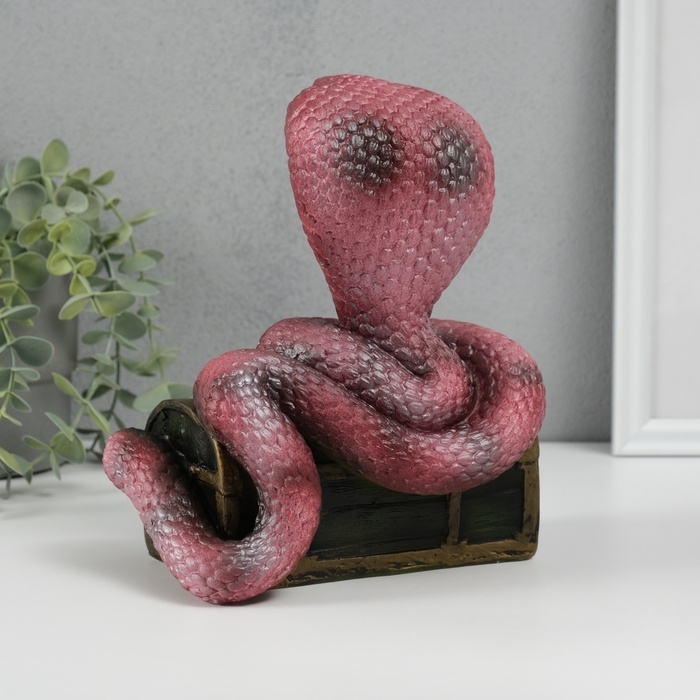 Новогодняя копилка  Новогодняя копилка "Кобра на сундуке "  20 х 17 х 12 см, бордовый