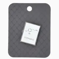 Значок &laquo;Молекулы&raquo;, дофамин, белый в серебре