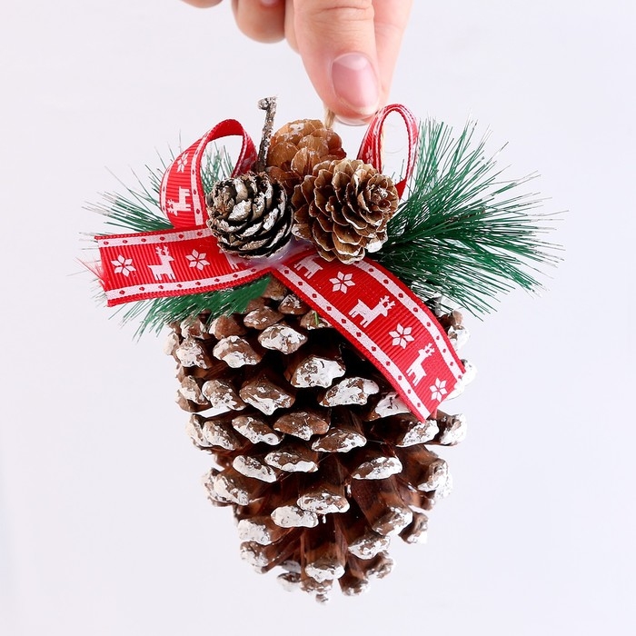 Шишка декоративная «Новогоднее настроение», с подвесом, 9 × 9 × 17 см Шишка декоративная «Новогоднее настроение», с подвесом, 9 × 9 × 17 см