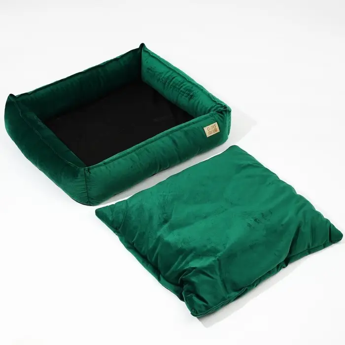 Лежанка для кошек и собак велюровая Pet Lab, 55 х 50 х 15 см, изумрудная Лежанка для кошек и собак велюровая Pet Lab, 55 х 50 х 15 см, изумрудная