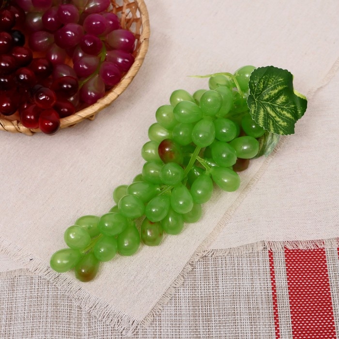 Муляж Муляж "Виноград овальный" 24 см 60 ягод, микс