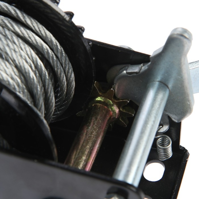 Лебедка ручная барабанная тяговая ТУНДРА, 800 кг, металлический трос 8 метров Лебедка ручная барабанная тяговая ТУНДРА, 800 кг, металлический трос 8 метров