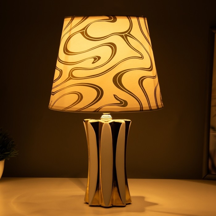 Настольная лампа Настольная лампа "Сабина" Е14 40Вт золото белый 20х20х34см