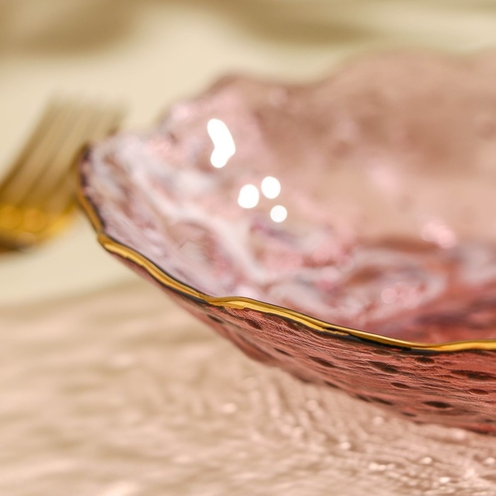 Тарелка стеклянная «Лотос», d=20 см, цвет бордовый