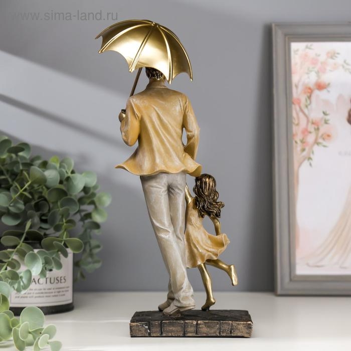 Сувенир полистоун  Сувенир полистоун "Папа с дочкой на прогулке под зонтом" бежевый 28х11х8 см