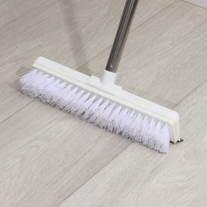 Щётка для подметания пола с водосгоном Доляна, черенок из нержавеющей стали, 28×6,5×117 см Щётка для подметания пола с водосгоном Доляна, черенок из нержавеющей стали, 28×6,5×117 см