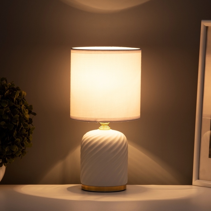 Настольная лампа Настольная лампа "Рионфо" Е14 40вт белый 13х13х26 см