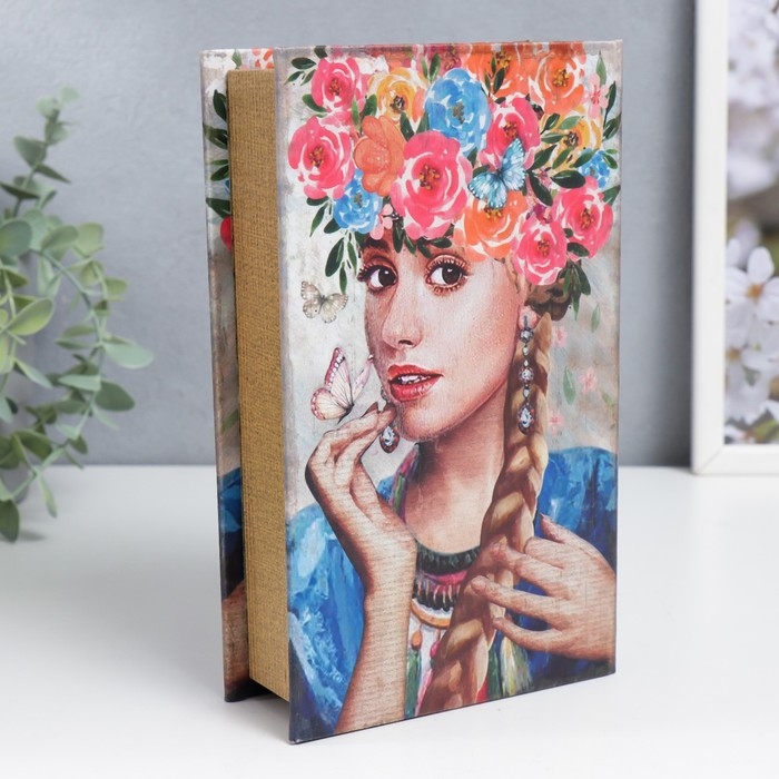 Сейф-книга дерево кожзам  Сейф-книга дерево кожзам "Девушка с косой в цветочном венке" 21х13х5 см