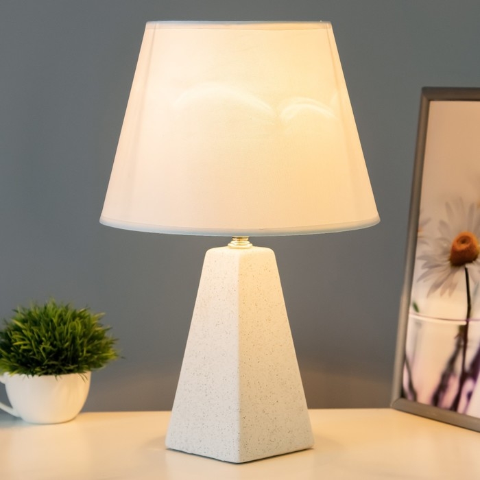 Настольная лампа Настольная лампа "Альберта" Е27 40Вт белый 25х25х36см RISALUX