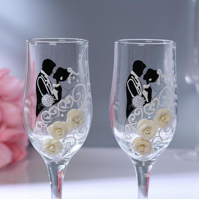 Набор свадебных бокалов &laquo;Жених и невеста&raquo; с лепкой, 200 мл, чёрно-белый