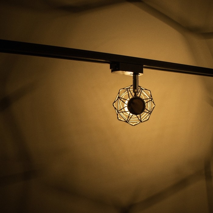 Светильник трековый Светильник трековый "Арпи" Е14 40Вт черный 15х12х18см