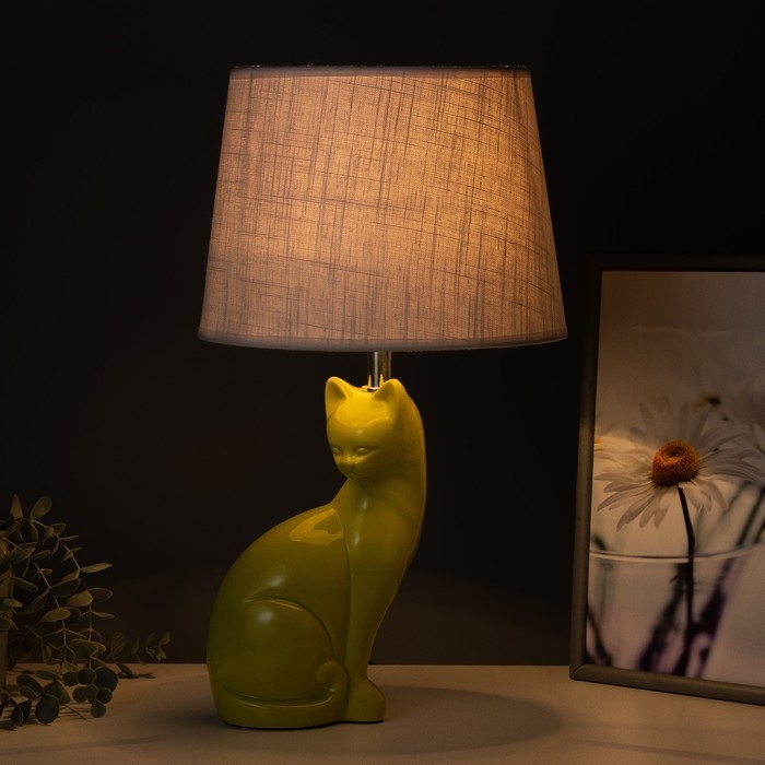 Настольная лампа Настольная лампа "Кошечка" Е27 40Вт бело-фисташковый 25х25х46 см RISALUX