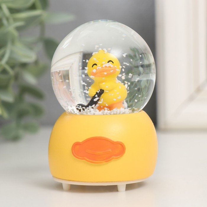 Сувенир полистоун водяной шар свет Сувенир полистоун водяной шар свет "Развлечения утёнка" МИКС 7х5х5 см