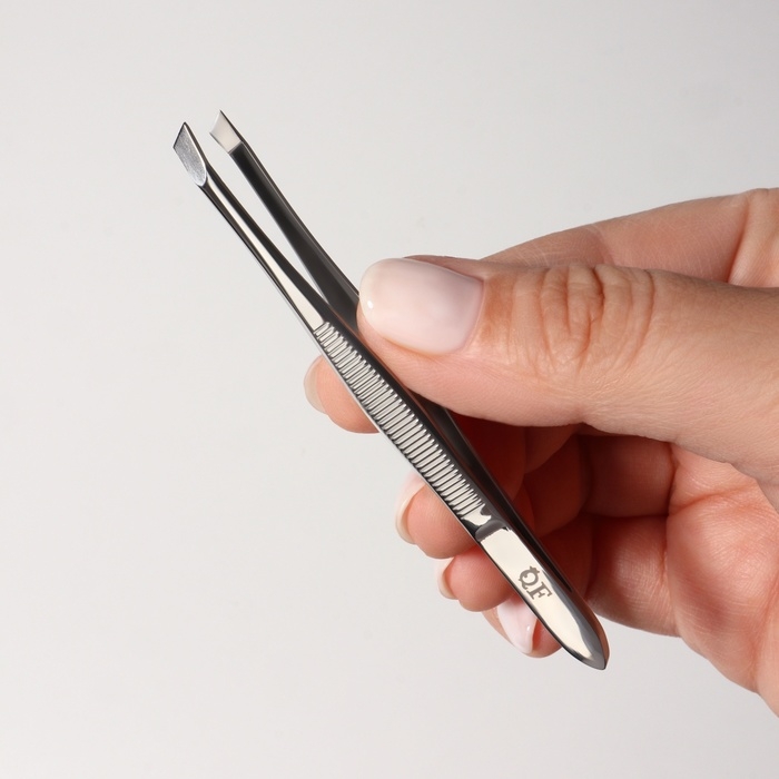 Пинцет «Premium» скошенный, узкий, 9 × 0,6 см, на блистере, цвет серебристый