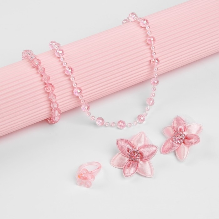 Комплект детский «Выбражулька» 5 предметов: 2 резинки, бусы, браслет, кольцо, цветочек, цвет розовый Комплект детский «Выбражулька» 5 предметов: 2 резинки, бусы, браслет, кольцо, цветочек, цвет розовый