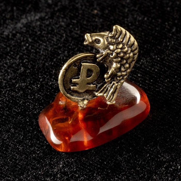 Сувенир Сувенир "Карась с рублём", латунь, янтарь, 2,5х2,5 см