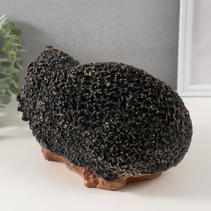 Фигурка   Фигурка  "Ёжиха Вика" Высота 14 см, ширина 15 см, длина 23,5 см.